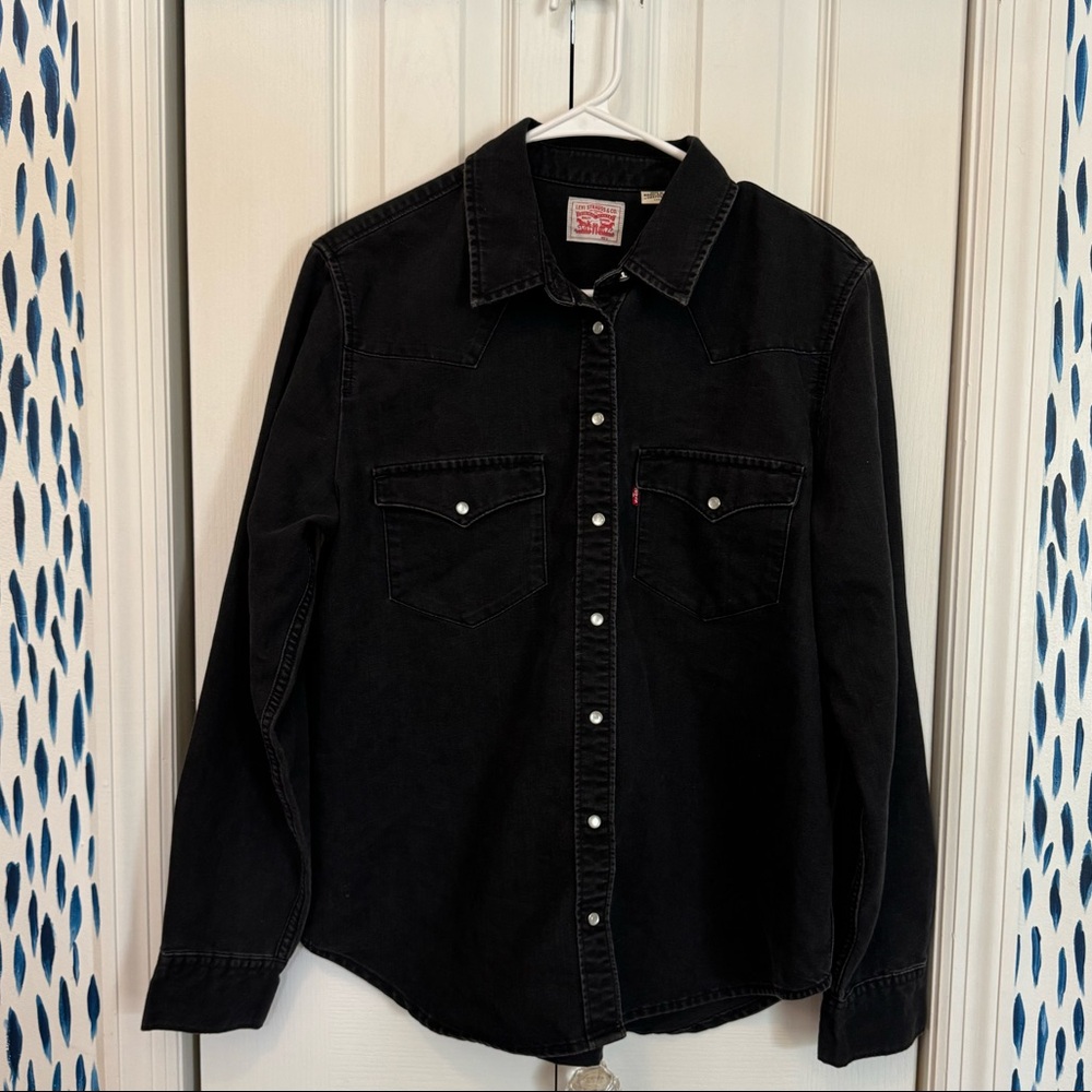 Women’s Levi’s Iconic Western Denim Button Down Shirt - Size: Large - EUC